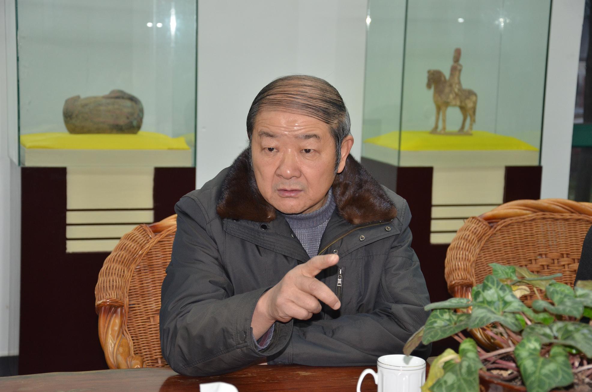 刘鹏凯先生向参观人员介绍“心理管理”